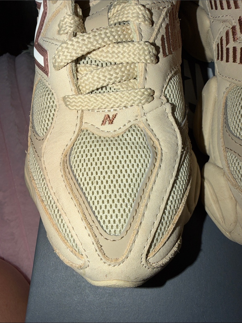 New Balance Women's Beige Sneaker with Pink Trim - Picture 6 of 7